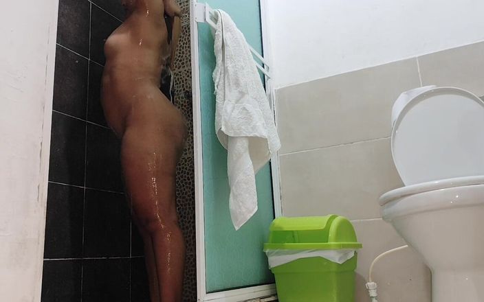 1lindapareja: Rekaman seks wanita bugil di kamar mandi