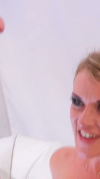 Die blonde, geile college-schätzchen jools Brooke wird von einem großen hengst in ihrem wohnheim gefickt