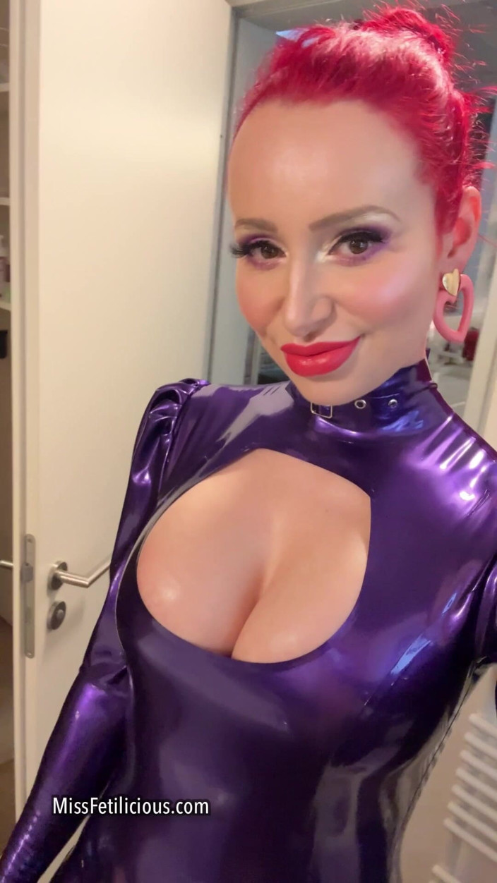 Miss_Fetilicious: Перший день німецького фетиш-м'яча. Дозволь мені показати вас навколо в нашому Airbnb