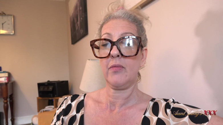 Aunt Judy's XXX: Auntjudysxxx - твоя зріла вчителька місіс Меггі має для вас спеціальний урок (відео від першої особи)