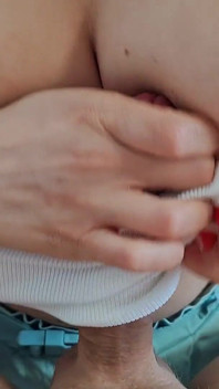 Masivní prsa mé ženy byly stvořeny pro titjob - nemohu přestat klouzat mezi nimi