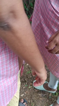 Colegiala al aire libre follando con uniforme