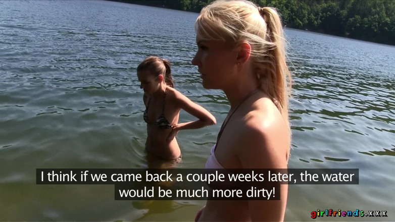 Girlfriends XXX: Girlfriends XXX - trio lesbien en plein air en public