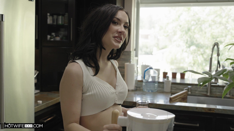 HotwifeXXX: Wife Jazmin Luv Invites the Pool Man Inside