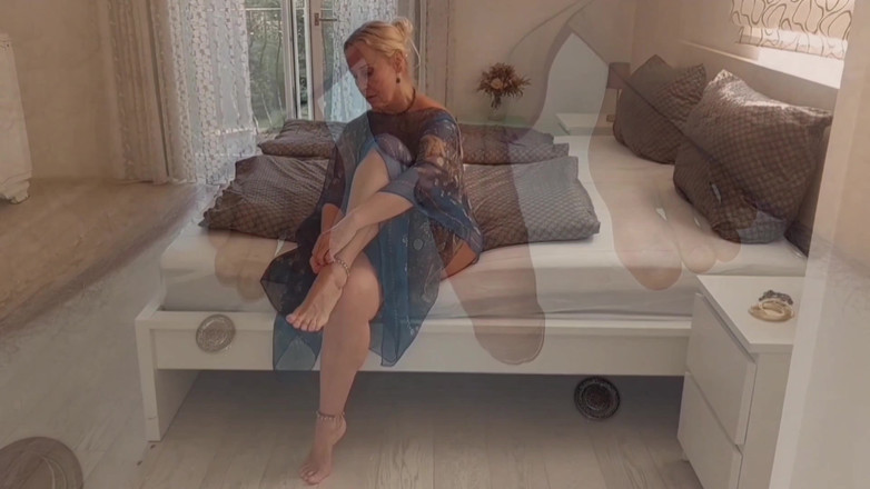 Selena701: Selena Günlük Seks Oyunlarından Birinin Keyfini Çıkarıyor