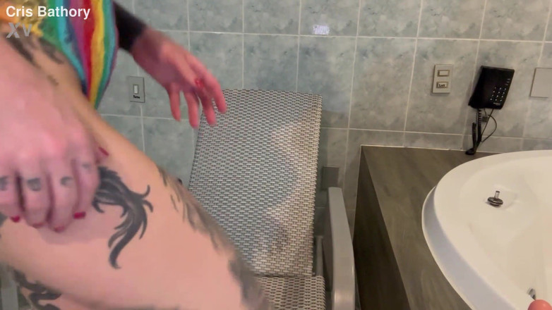 Cris Bathory: Cris Bathory si diverte con il Anal Chantilly