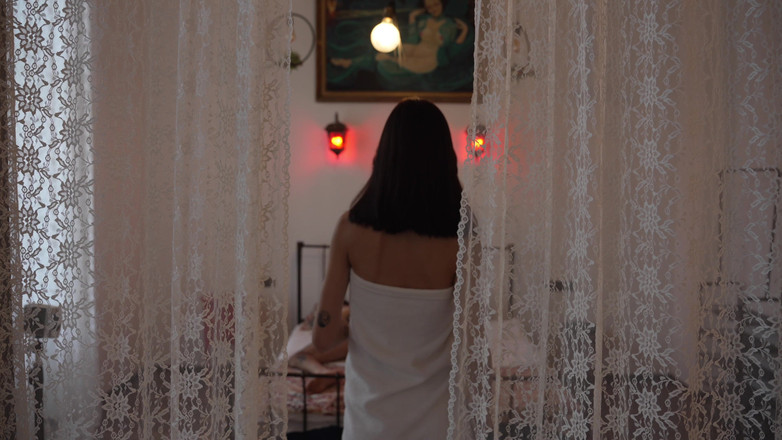 JDxBella: Bella zostaje ostro zerżnięta w dupę