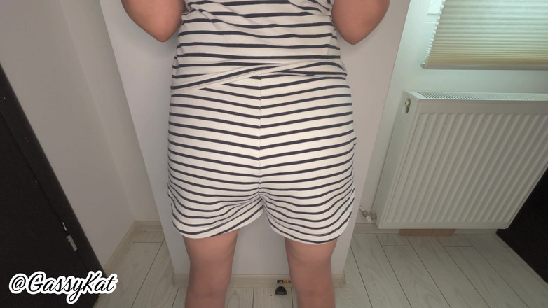 GassyKat: 穿着睡衣Buttcrack