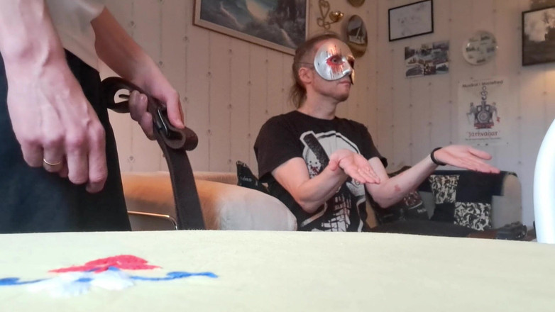 Oznob Oznofla: Amateurboy wird auf hände, Füße und arsch gepeitscht