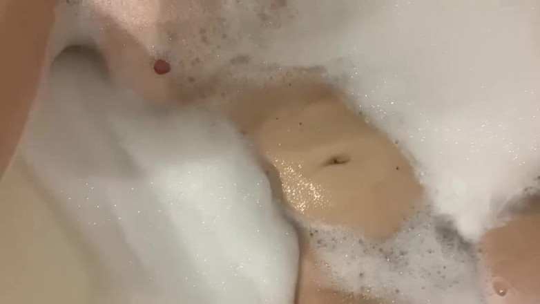 SexyMissMe: Bubble Time