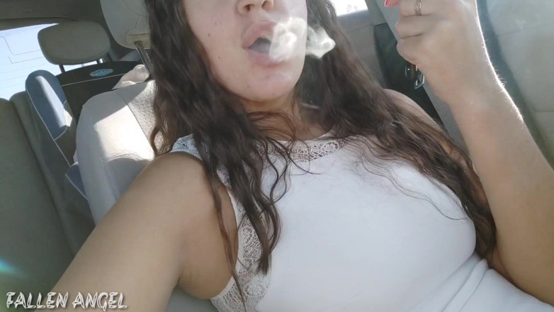 Luna Woxy: Crazy Smoking Pussy Outdoor in the Car