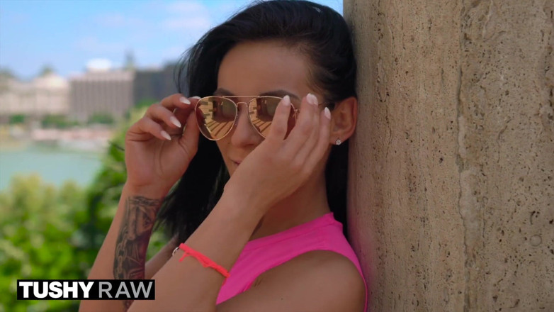 Tushyraw: TUSHYRAW - Lexi liebt ein tiefes anal-hämmern