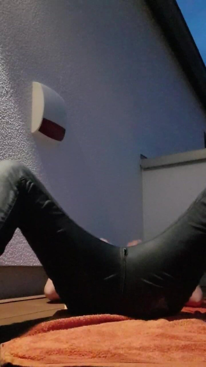 JulieEroticDress: Milf muncrat jeans wett