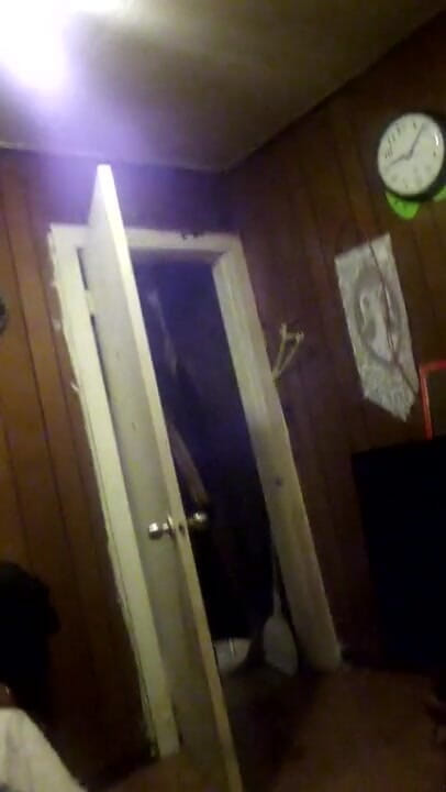 Me jerking: Es lo que hago cuando estoy solo en casa