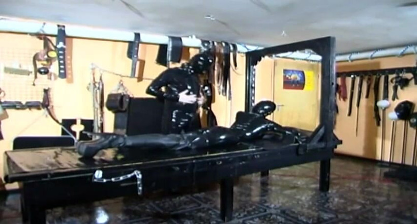 Fetish Desire: Bdsm con ragazza mascherata in lattice