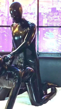 Mój nowy rubberdoll, część 2 - Alex Lateks