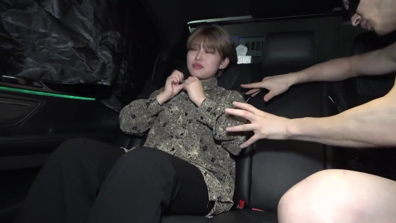 Asians in love: Asiatisches mädel blowjob in einem auto
