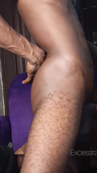 Мій післяобідній відпочинок був перерваний величезним чорним членом