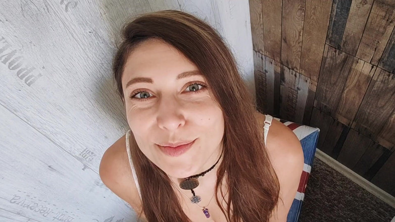 Talia Mint: Pot să-ți sug pula?