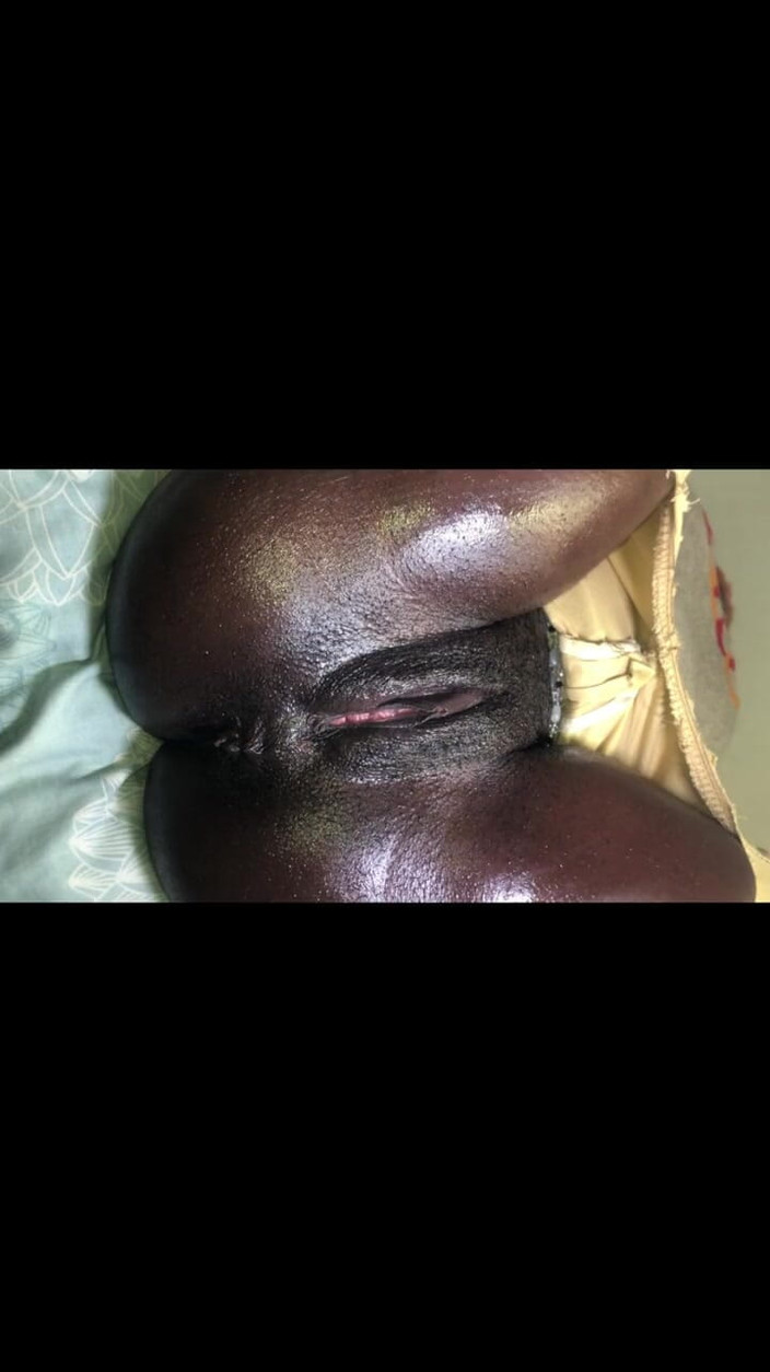 Boobizzare: Играю с моей возбужденной киской