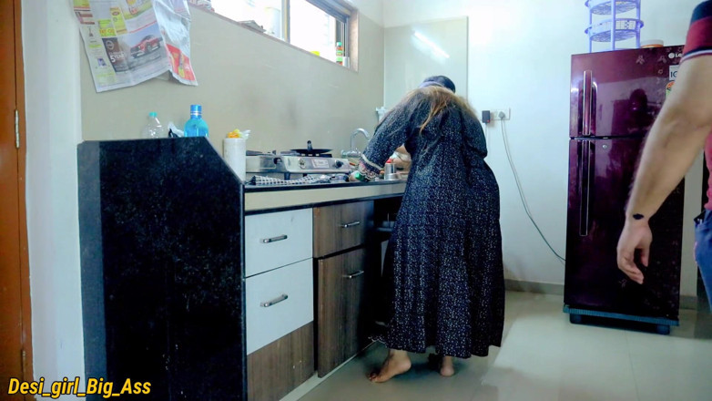 Nadiya: Sexo a quatro quente na cozinha