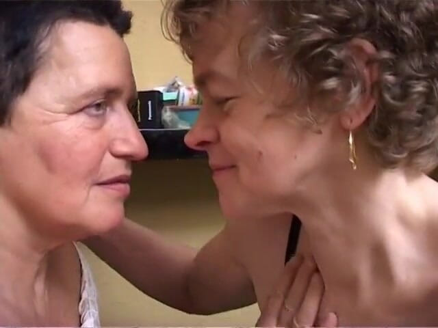Lesbian Illusion: Deux lesbiennes matures font l'amour sly