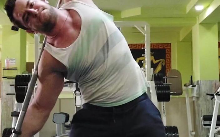 Michael Ragnar: Flexionando músculo e gozando 91kg