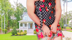 Kitty_Cross: Zabawna trans dziewczyna przymierzając uroczą letnią sukienkę