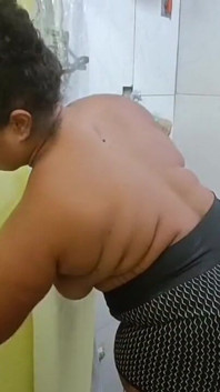 Seduzida para tomar banho juntas