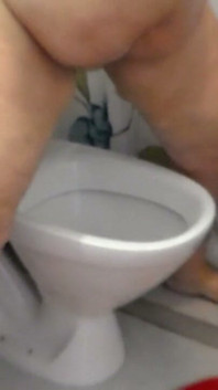 Jen Fa Pipì Molto in Bagno