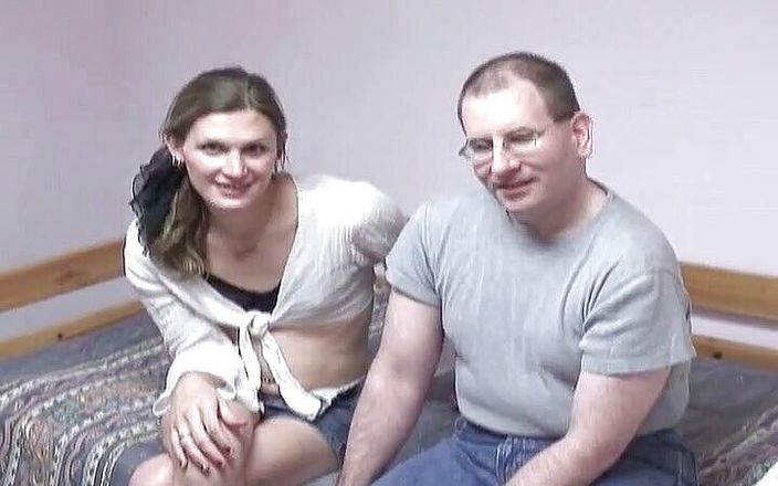 Radical pictures: छोटे लंड और जवान लड़की के साथ बेवकूफ उसे मुख-मैथुन दे रहा है