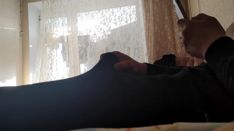 Auff: Masturbieren zu hause im höschen und porno gucken