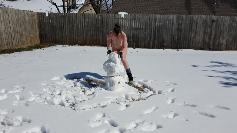 Aurora Willows: Naked snowman