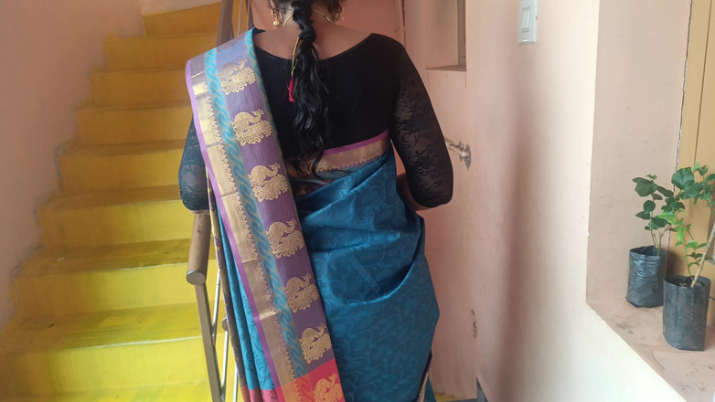 Pushpa studio: धोखेबाज गृहिणी सीढ़ियों में रोमांस करती है