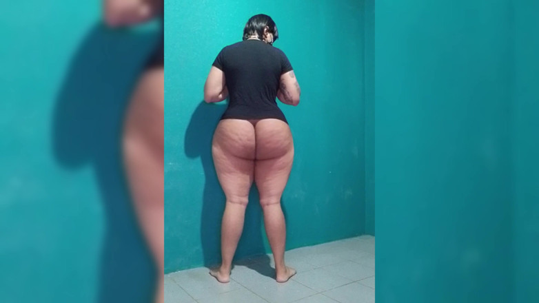 Sissy sapeca studio: Curul ei se poate potrivi tuturor pulei mele mari și negre...