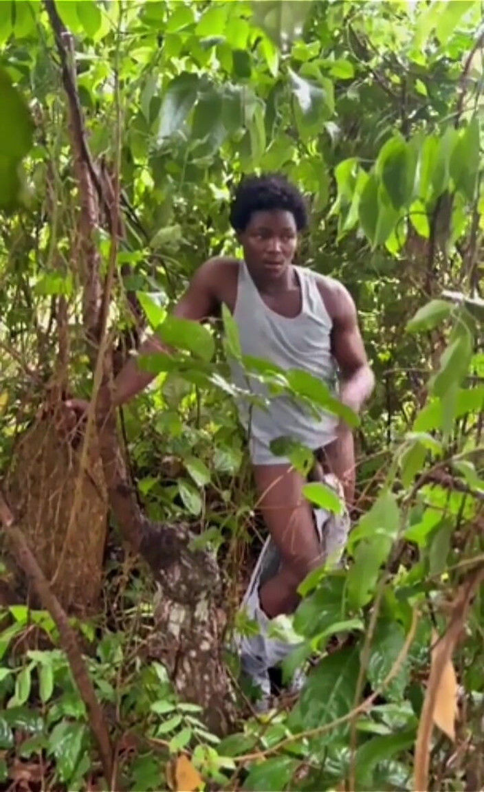 BLACKSHOOTERR: Ketemu Dia Duduk Di Bawah Pohon Dan Sange.. Aku Harus...
