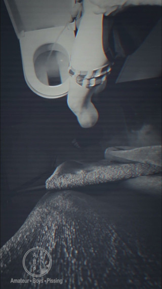 AmateurBoysPissing: Flatmate Caught Peeing on Night Vision Cam