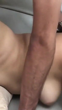 자지를 빨고 따먹히는 걸 좋아하는 발정난 라틴계 배다른 여동생