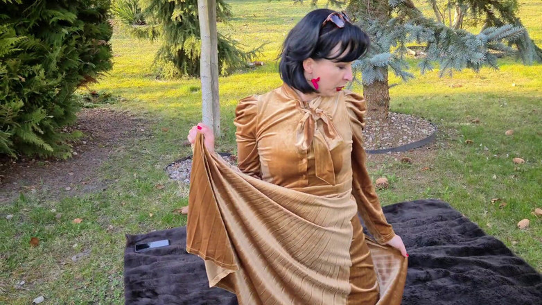 Wanilianna: Provocante in giardino