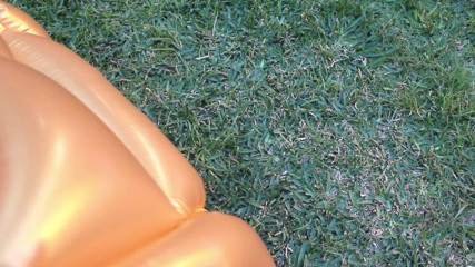 Inflatable Lovers: Havuz havası matress