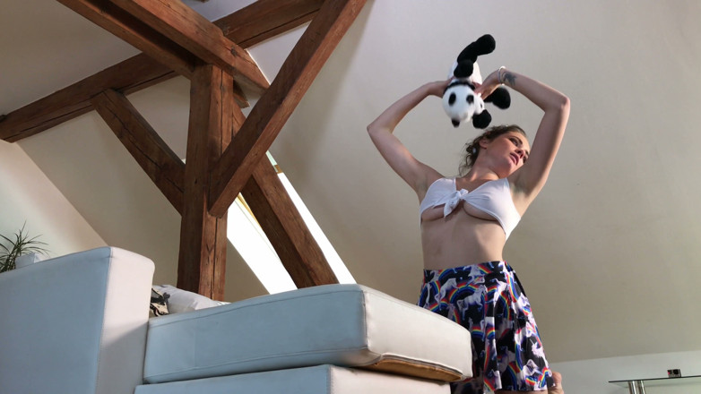 Leon Lambert Girls Twerk Parties CFNM: Instagram meisje Lola geen slipje in het bijzijn van grote...