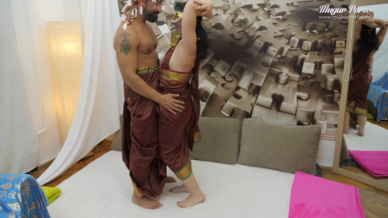 Mugur's World: बालों वाली परिपक्व महिला बहिन कपड़ों के साथ चूसना और चोदना चाहती है