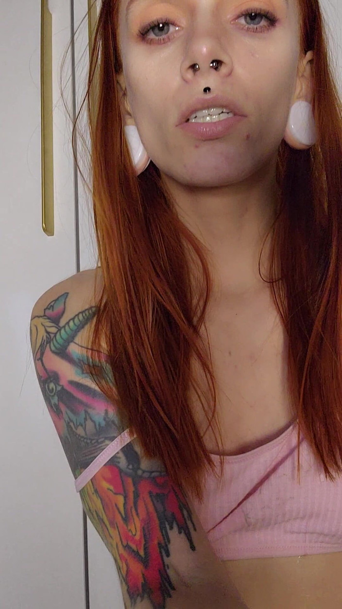 TattoedGirl666: Sau khi họng sâu, tất cả đều chảy nước dãi, quần...