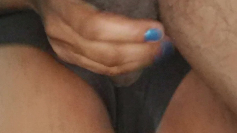 Sofixxx: 在婆婆的短裤上把我的鸡巴涂粉