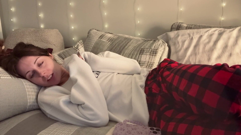 Nadia Foxx: Het speeltje van je stiefzus vinden in je kamer leidt...