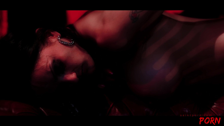 SaintPorn: Jess West och Sasha Cane håller hög klass