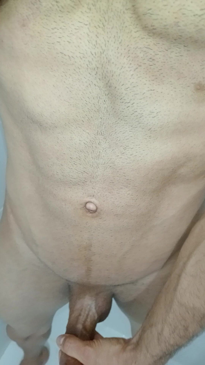 Rey rey: Submisivní fitness masturbuje v koupelně před sprchou, šest balení, velký penis...