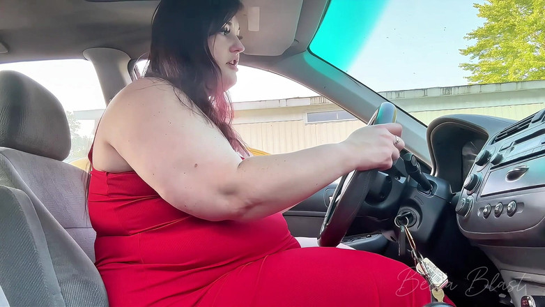 BellaBlast: Товстушка проти впертого автомобіля, визначеного і журавла, чи почнеться він коли-небудь? Bella Blast