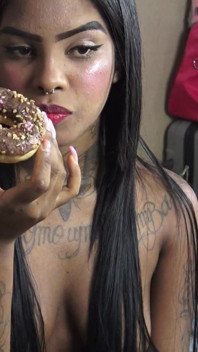 Ebony Pearl Eating Fetish