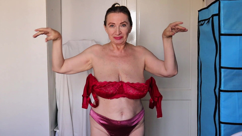 MariaOld: La miLF panterona matura ti seduce con grandi tette, le...